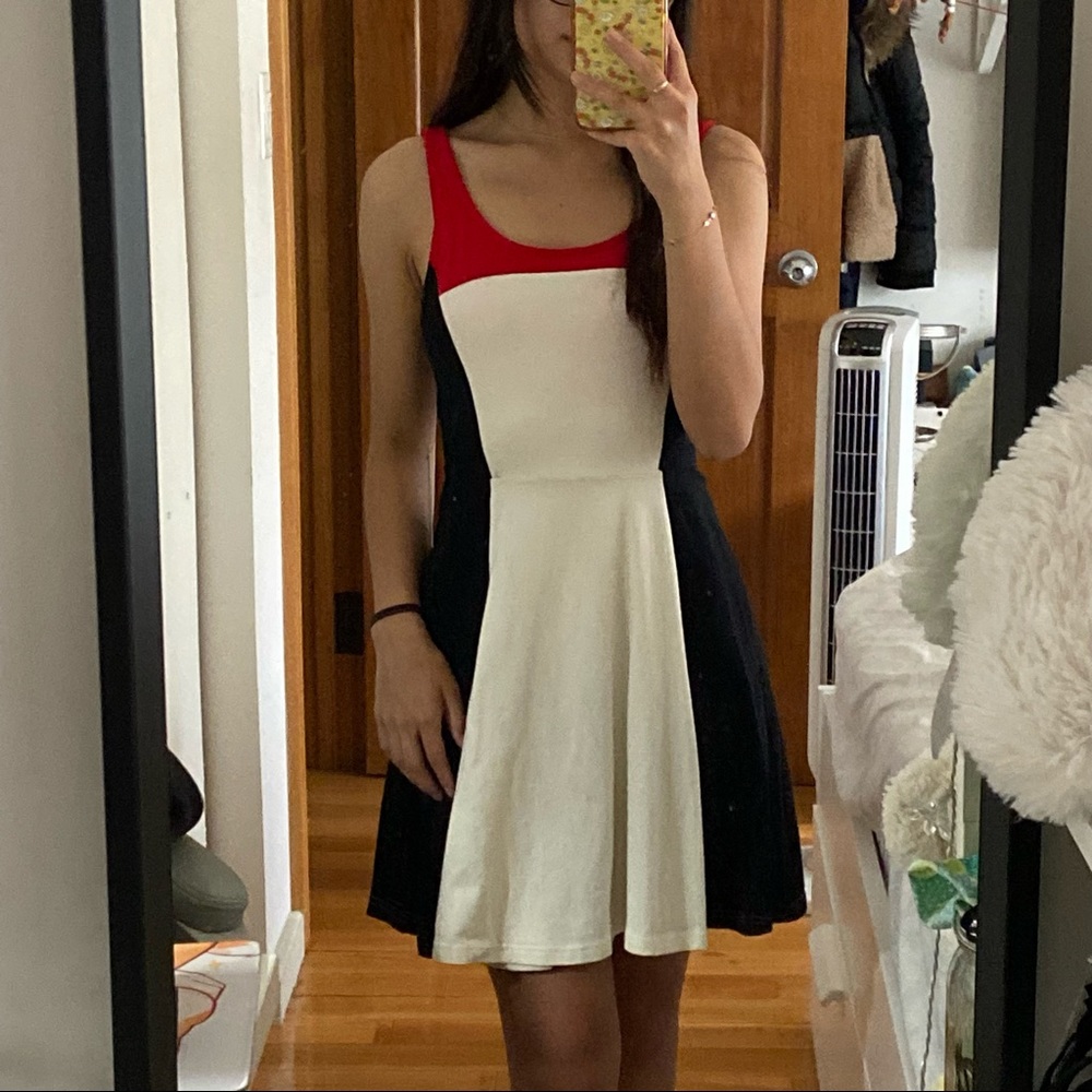 Express Color Block Dress - Picture 2 of 6